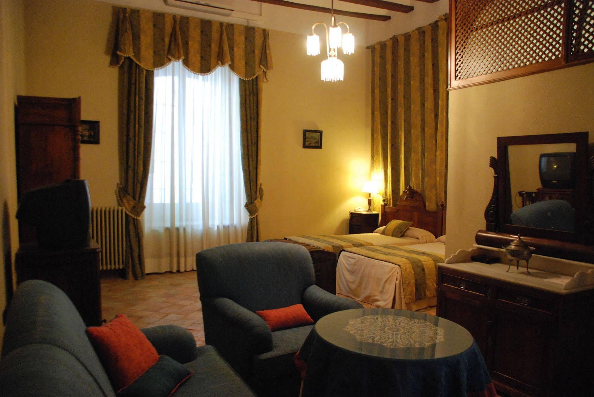 Ordonez Sandoval Hotel